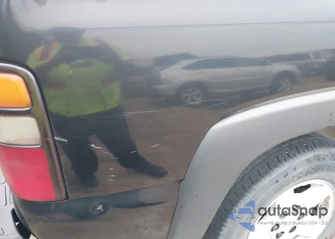 2005 Chevrolet Tahoe Lt z USA, uszkodzony, nr VIN 1GNEC13TX5R135215